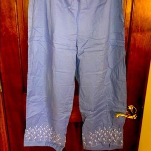 NEW Casual Corner Women’s Spring BLUE CAPRIS w/Pretty Embroidery Detail -Size XL